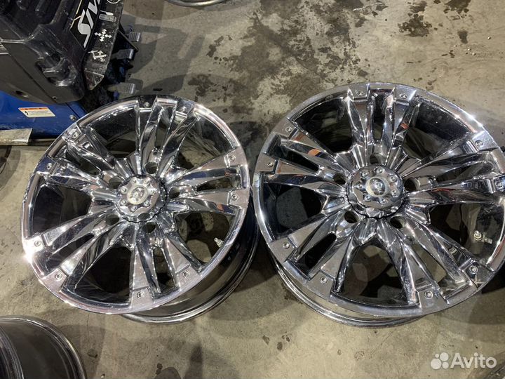 R-18 5 на 150 два литых дисков хром MKW