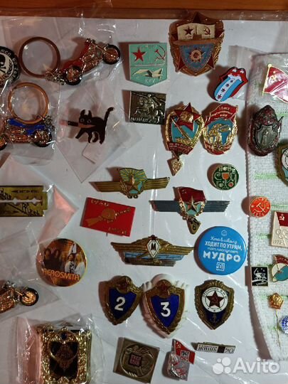 Знаки,брелоки,значки