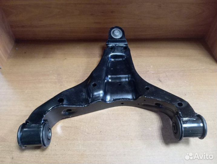 Рычаг подвески для грузовиков передний правый