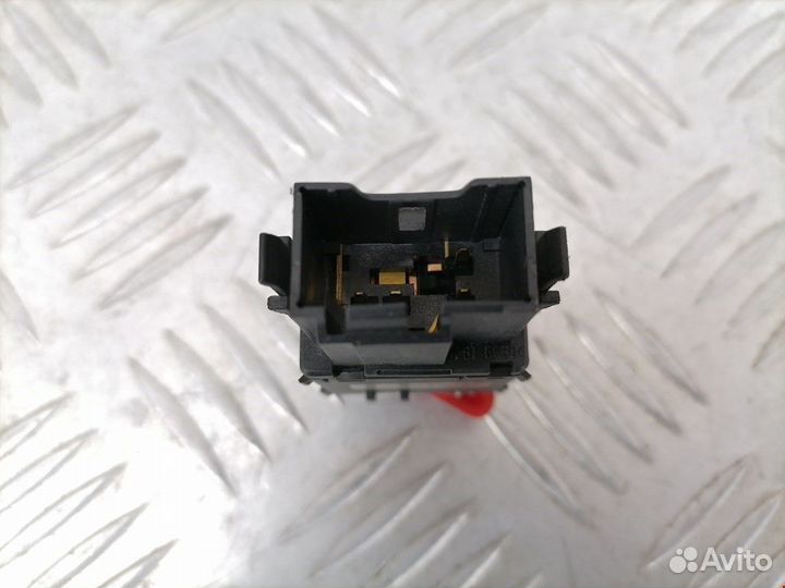 Кнопка аварийной сигнализации Skoda Fabia