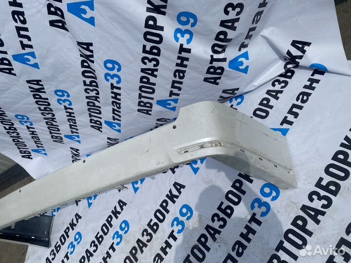 Задний бампер toyota hiace