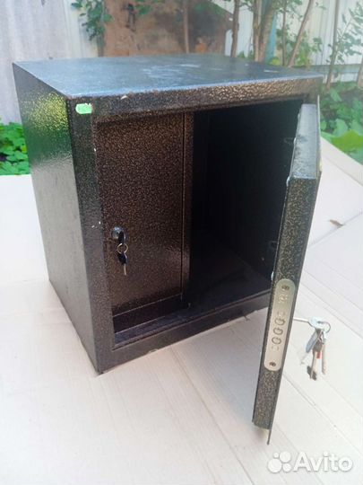 Сейф пистолетный с патронным отделением