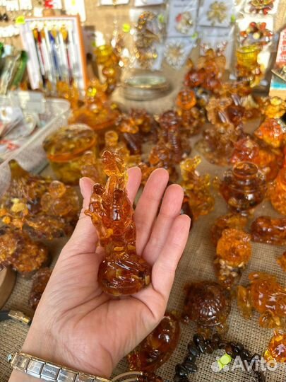 Фигурки из янтаря.заливка