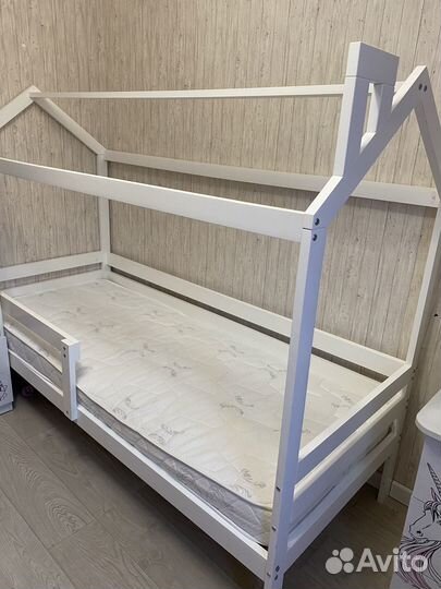 Детская кровать домик с матрасом