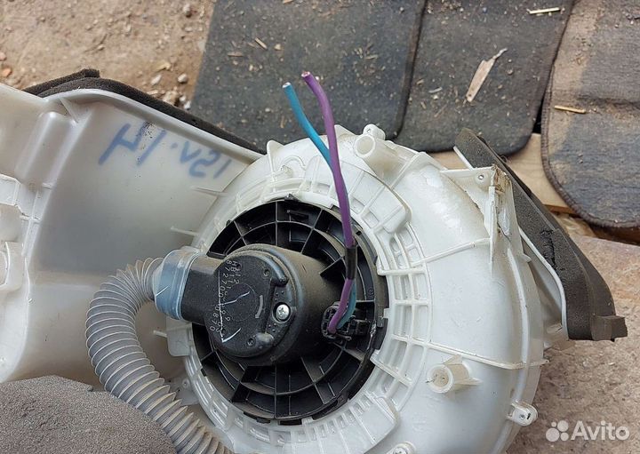 Моторчик печки Мазда 3 bl