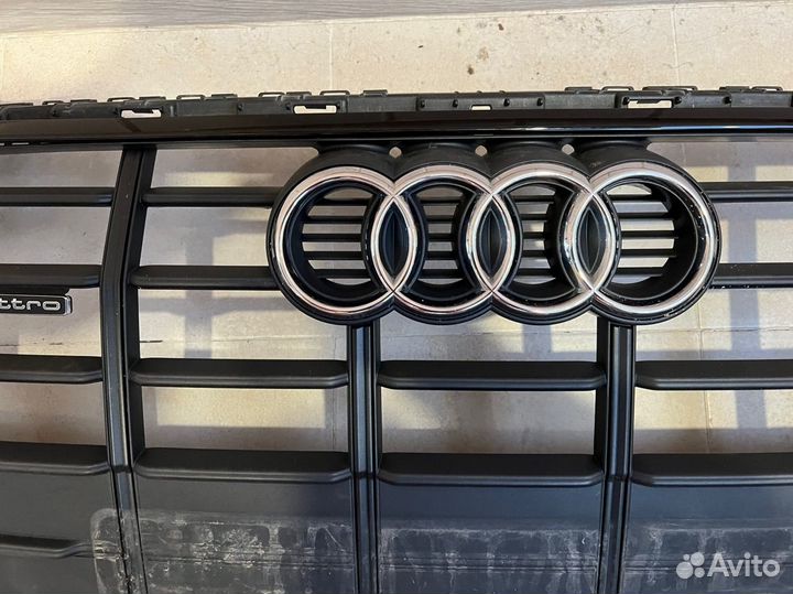 Ориг. центр. решетка бампера Audi Q5 FY 2021 rest