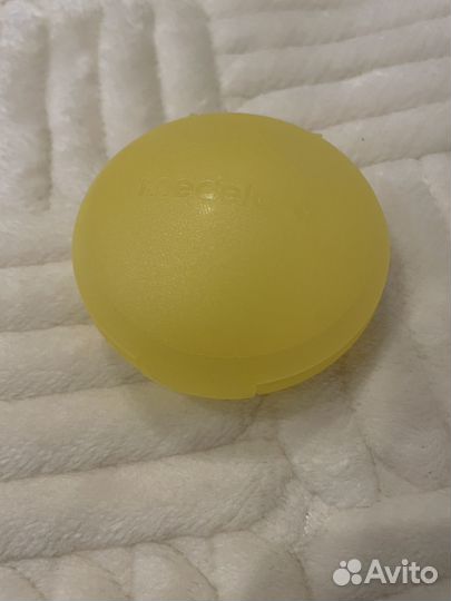 Медела накладки на грудь новые