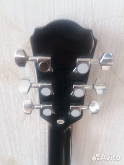Акустическая гитара 