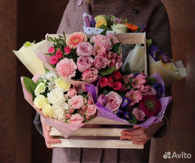 Доставка букетов из роз, гербер и гортензий