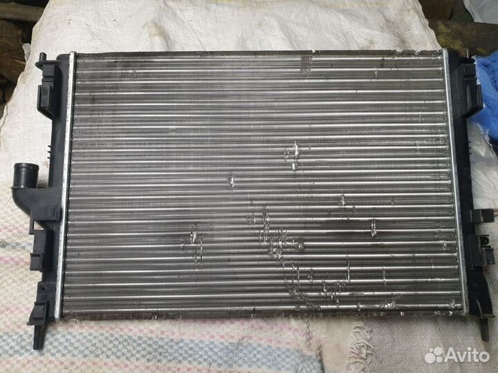 Радиатор охлаждения на renault logan 1
