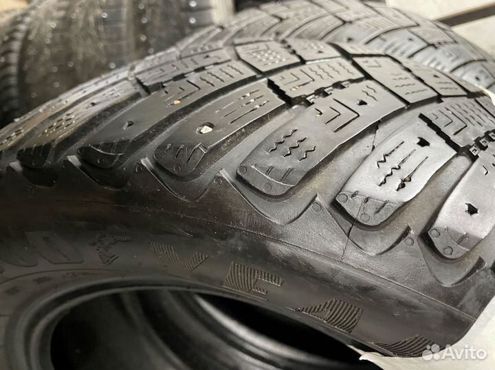 Goodyear Ultragrip Ice Arctic 215/60 R16