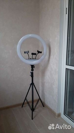 Кольцевая лампа 45 см со штативом