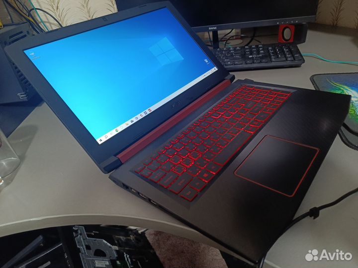 Nitro: ipsFhd i5-8300h Gtx1050 ti, 12Ddr4 ssd+1tb