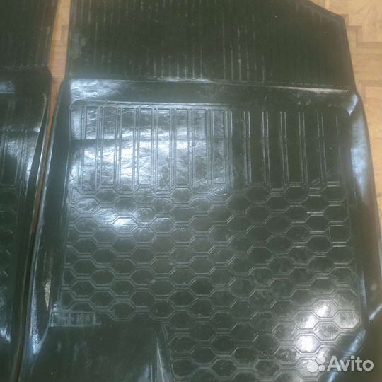 Автомобильные коврики резиновые
