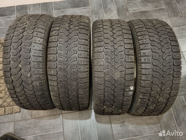 Зимняя резина на дисках 215/60/ R16 Mitsubishi