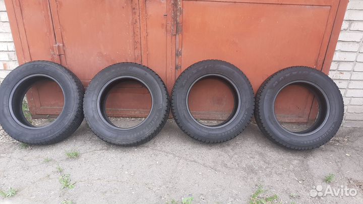 Maxxis ArcticTrekker NP3 215/65 R16 102T