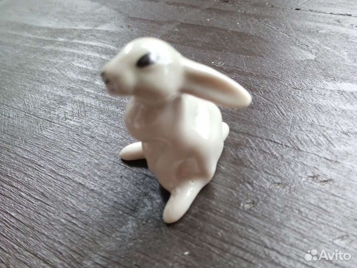 Зайчик фарфор