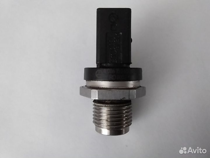 Датчик давления топлива в рампе, мерседес