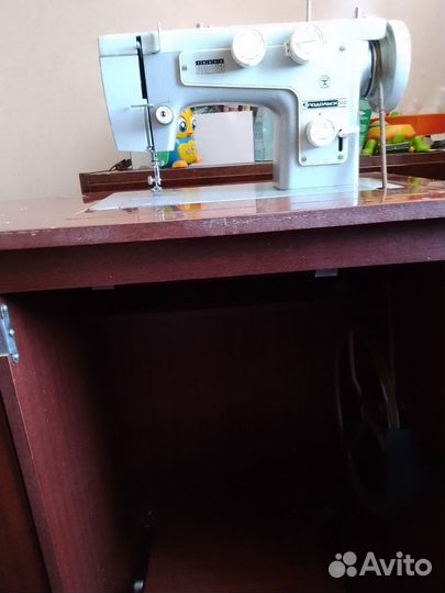 Швейная машинка чайка 142