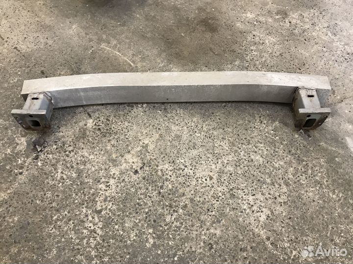 Усилитель заднего бампера Nissan Maxima A33