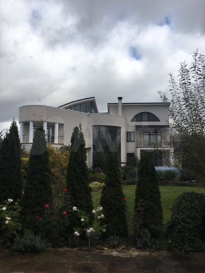 Дом 642,4 м² на участке 17 сот.