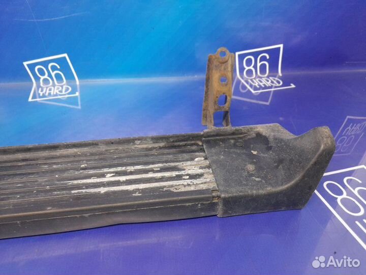 Подножка левая Toyota Land Cruiser UZJ100 2UZ-FE