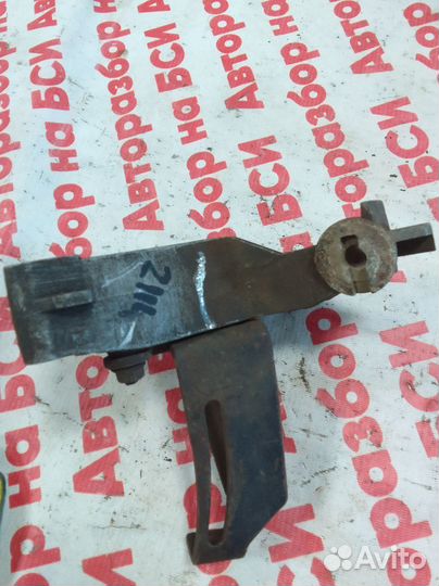 Кронштейн опоры двигателя правый LADA 2111