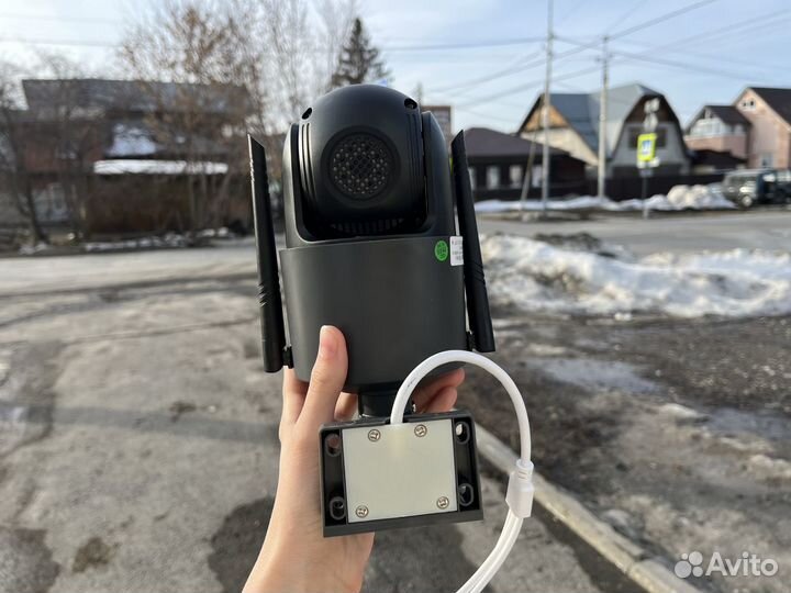 Уличная камера видеонаблюдения с двумя объективами