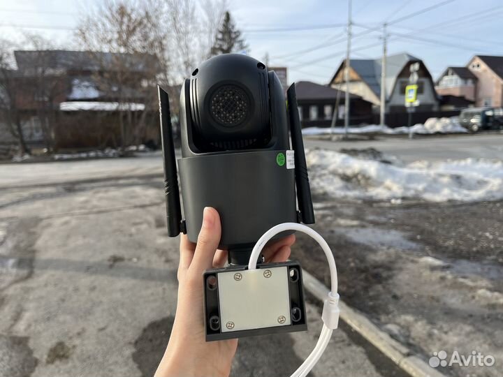 Уличная камера видеонаблюдения с двумя объективами