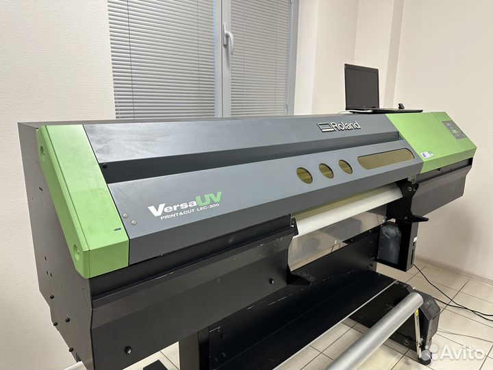 Печатающе-режущий уф-принтер Roland LEC-300