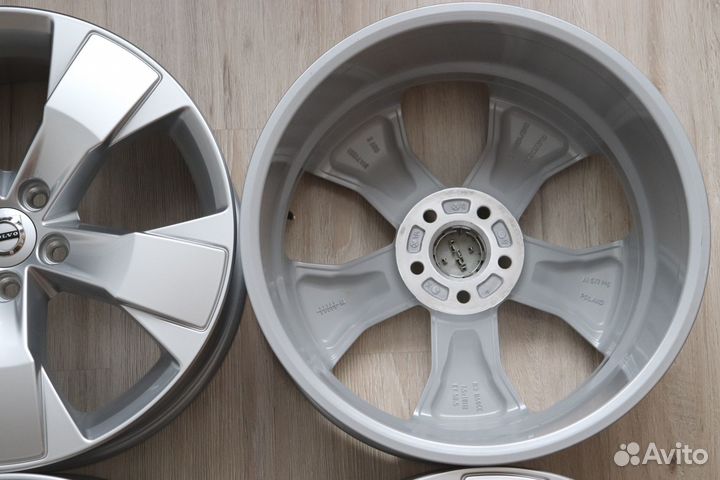 Диски R18 Volvo XC40 оригинал