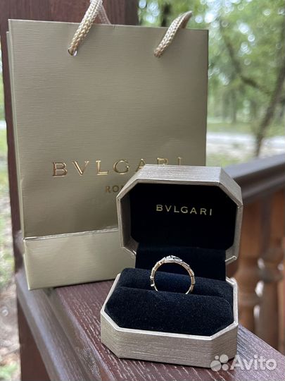 Золотое кольцо Bvlgari с бриллиантами