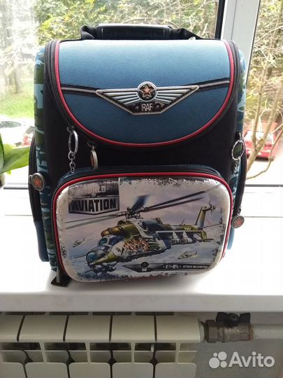 Портфели и контейнер для завтраков