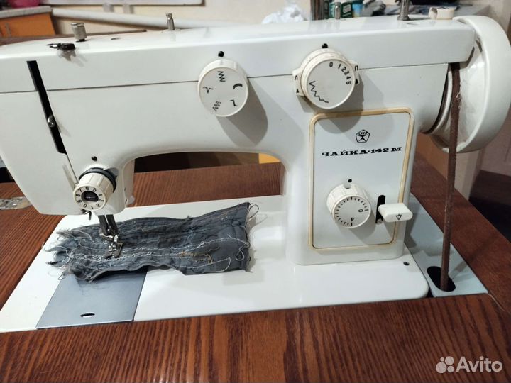 Швейная машина Чайка 142м