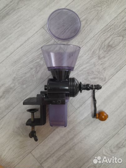 Кофемолка жерновая ручная