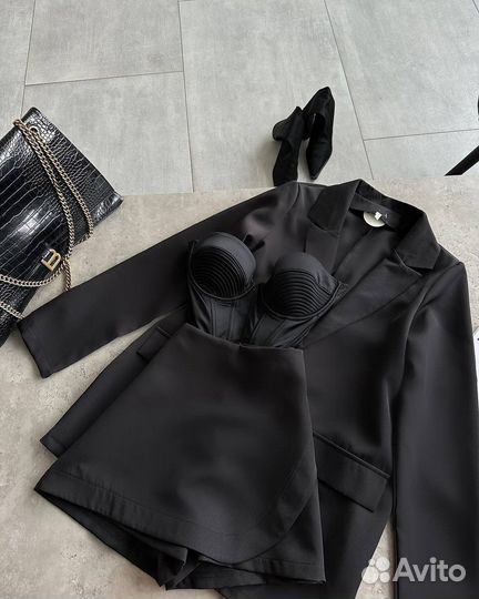 Костюм женский