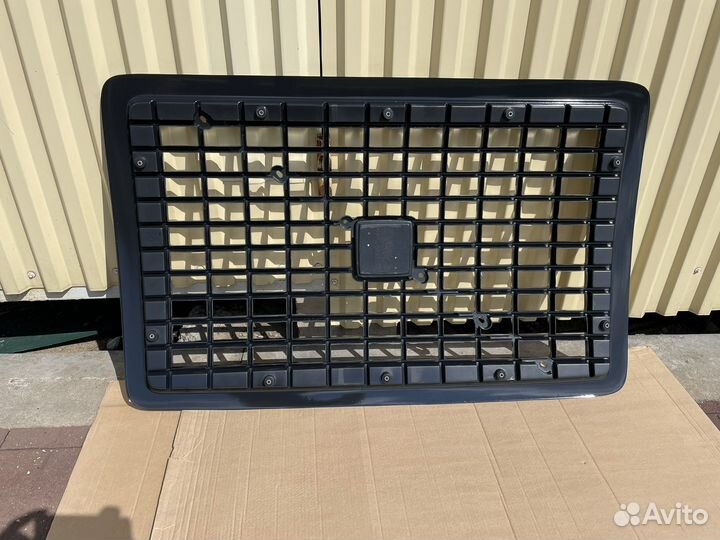 Решетка радиатора Volvo VNL 670-780 полный хром