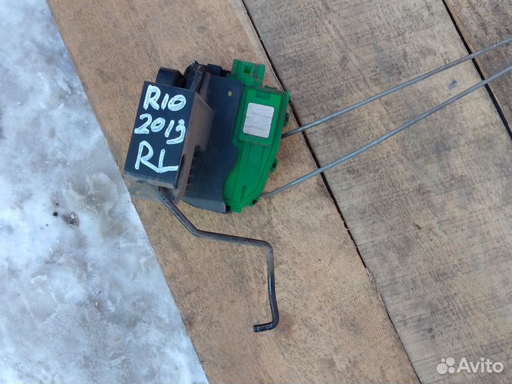 Замок двери задней левой Kia Rio 3 2013