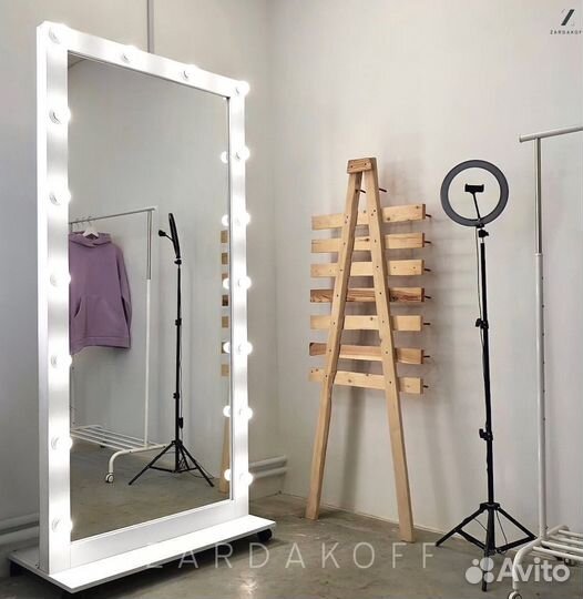 Гримерное зеркало с подсветкой