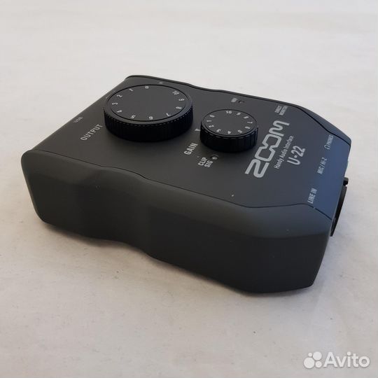 Zoom U-22 (ручной аудиоинтерфейс, звуковая карта)