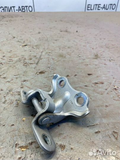 Петля двери задняя правая Kia Rio 3 1.4 2016