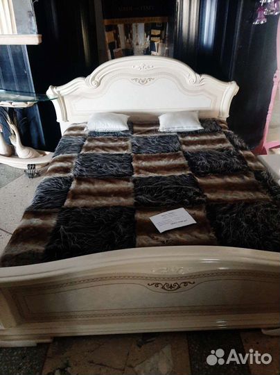 Кровать в классическом стиле