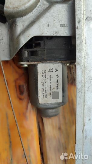 Электростеклоподъемник Citroen Berlingo b9