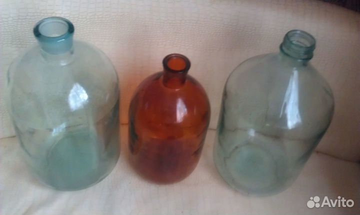 В наличие 4 л 6 л 10 л 20 л и четверти бутыли