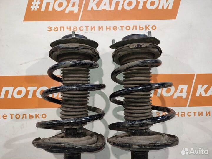 Стойка амортизатора передняя Toyota Camry XV50