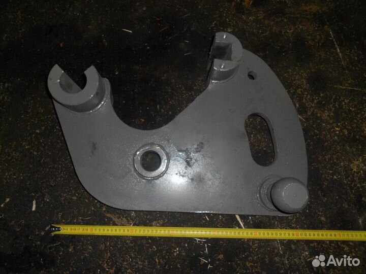 Кронштейн левый дз-122А.02.03.000 дз-122А.02.04.00