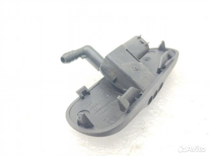 Форсунка стеклоомывателя передняя правая Audi Q7