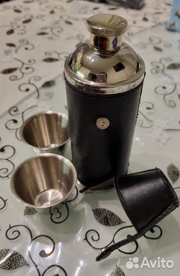 Фляга к/з 150гр. с двумя металлическими рюмочками