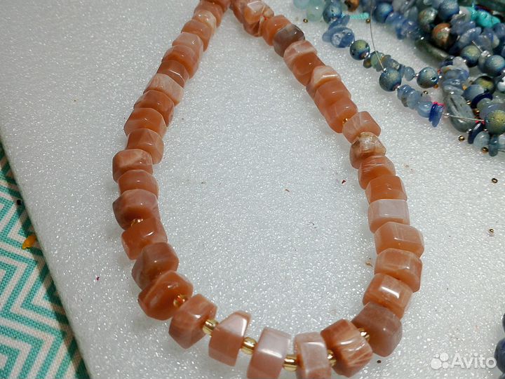 Бусы из солнечного камня