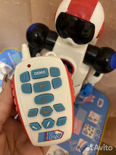 Робот интерактивный